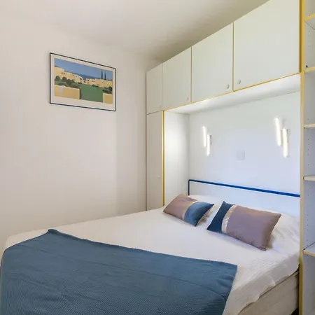 Appartement Le Village - E1103 By Interhome Saint-Raphaël