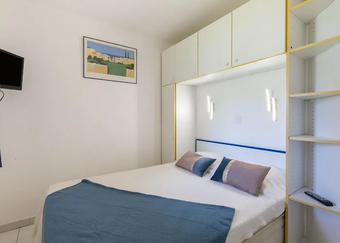 Апартаменты Le Village - E1103 By Interhome Сен-Рафаэль