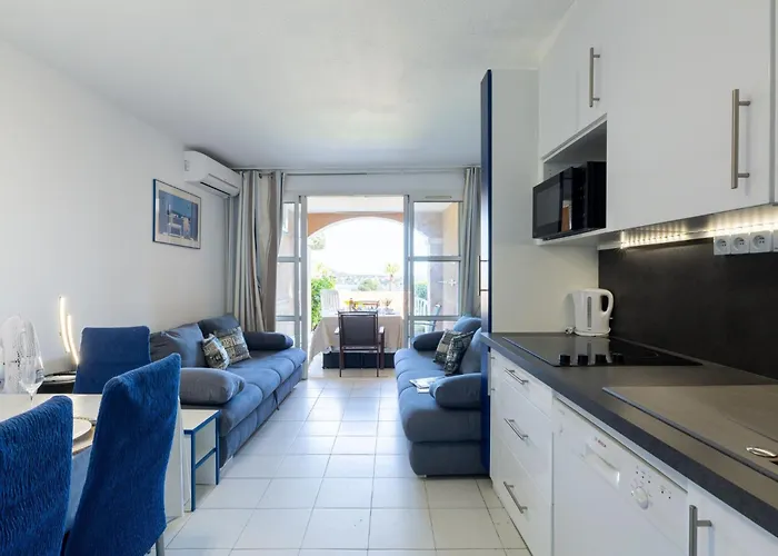 Апартаменты Le Village - E1103 By Interhome Сен-Рафаэль